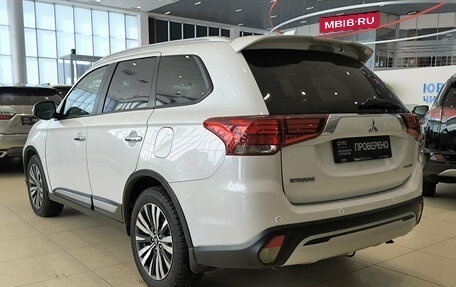 Mitsubishi Outlander III рестайлинг 3, 2020 год, 2 499 000 рублей, 8 фотография