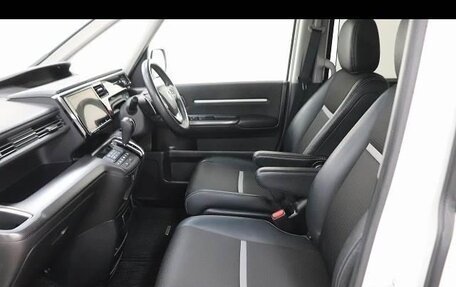 Honda Stepwgn IV, 2021 год, 2 200 000 рублей, 5 фотография