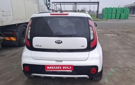 KIA Soul II рестайлинг, 2017 год, 2 100 000 рублей, 3 фотография