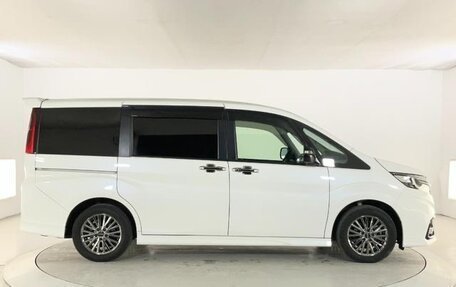 Honda Stepwgn IV, 2021 год, 2 450 000 рублей, 5 фотография