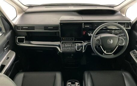 Honda Stepwgn IV, 2021 год, 2 450 000 рублей, 6 фотография