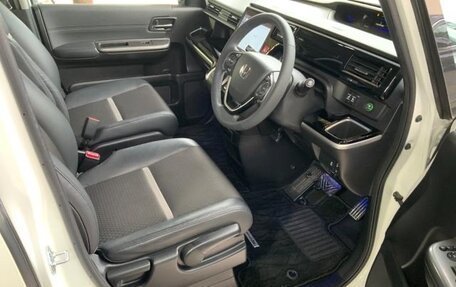 Honda Stepwgn IV, 2021 год, 2 450 000 рублей, 8 фотография