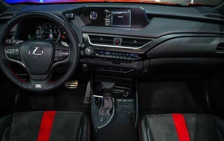 Lexus UX I, 2018 год, 2 999 000 рублей, 12 фотография