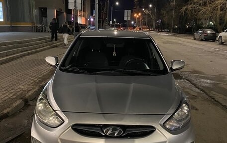 Hyundai Solaris II рестайлинг, 2012 год, 640 000 рублей, 2 фотография