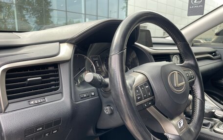 Lexus RX IV рестайлинг, 2017 год, 3 300 000 рублей, 4 фотография