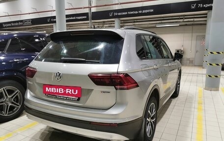 Volkswagen Tiguan II, 2019 год, 2 790 000 рублей, 2 фотография