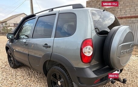 Chevrolet Niva I рестайлинг, 2018 год, 745 000 рублей, 2 фотография