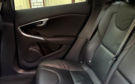 Volvo V40 II рестайлинг, 2013 год, 1 990 000 рублей, 2 фотография