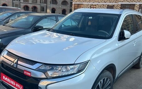 Mitsubishi Outlander III рестайлинг 3, 2020 год, 2 200 000 рублей, 1 фотография