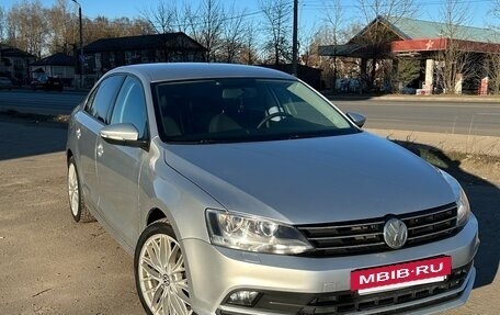 Volkswagen Jetta VI, 2015 год, 1 240 000 рублей, 2 фотография