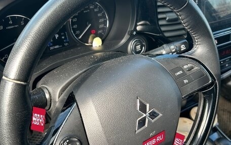 Mitsubishi Outlander III рестайлинг 3, 2020 год, 2 200 000 рублей, 8 фотография