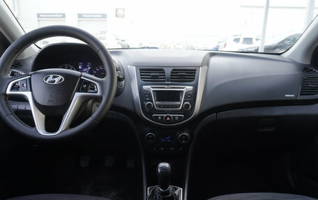 Hyundai Solaris II рестайлинг, 2015 год, 910 000 рублей, 12 фотография