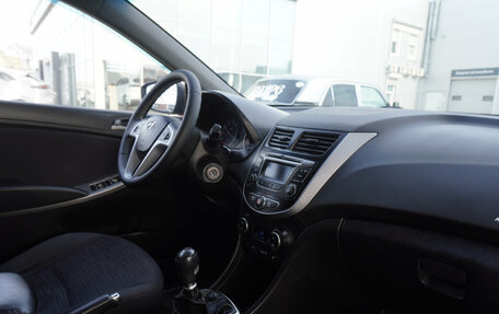 Hyundai Solaris II рестайлинг, 2015 год, 910 000 рублей, 19 фотография