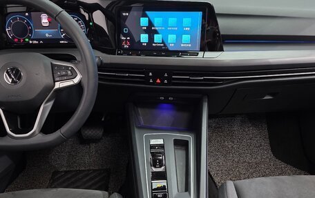 Volkswagen Golf VIII, 2022 год, 2 020 000 рублей, 12 фотография