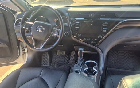 Toyota Camry, 2020 год, 3 280 000 рублей, 4 фотография