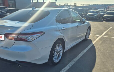 Toyota Camry, 2020 год, 3 280 000 рублей, 6 фотография