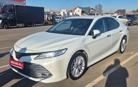 Toyota Camry, 2020 год, 3 280 000 рублей, 10 фотография