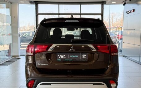 Mitsubishi Outlander III рестайлинг 3, 2021 год, 2 377 000 рублей, 5 фотография