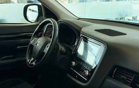 Mitsubishi Outlander III рестайлинг 3, 2021 год, 2 377 000 рублей, 8 фотография