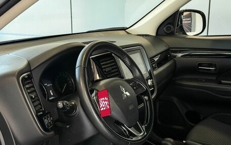 Mitsubishi Outlander III рестайлинг 3, 2021 год, 2 377 000 рублей, 7 фотография