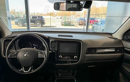 Mitsubishi Outlander III рестайлинг 3, 2021 год, 2 377 000 рублей, 10 фотография