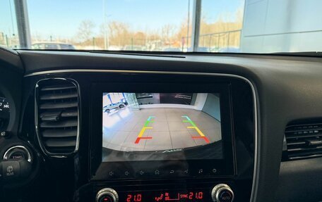 Mitsubishi Outlander III рестайлинг 3, 2021 год, 2 377 000 рублей, 14 фотография