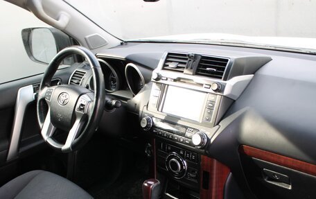 Toyota Land Cruiser Prado 150 рестайлинг 2, 2013 год, 3 300 000 рублей, 3 фотография