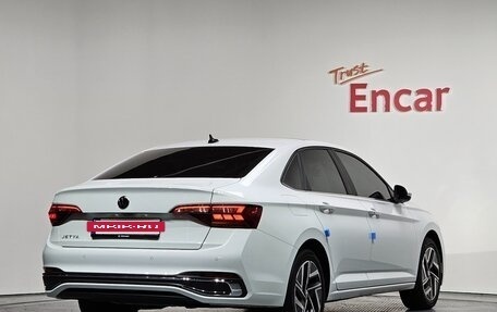 Volkswagen Jetta VII, 2023 год, 2 120 000 рублей, 2 фотография