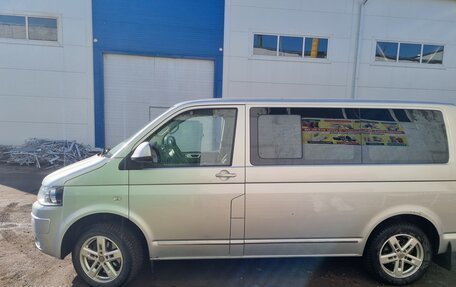 Volkswagen Multivan T5, 2011 год, 2 400 000 рублей, 2 фотография