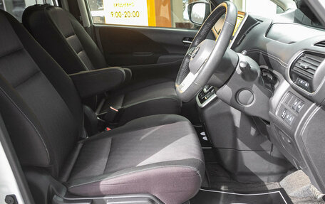 Nissan Serena IV, 2018 год, 2 078 000 рублей, 13 фотография