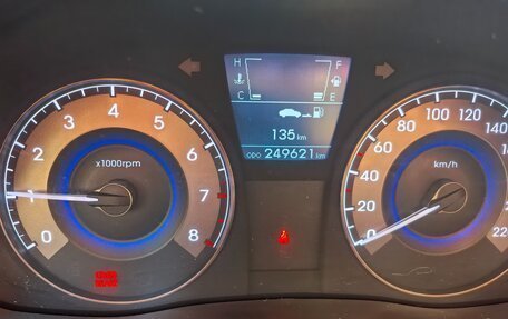 Hyundai Solaris II рестайлинг, 2011 год, 620 000 рублей, 2 фотография