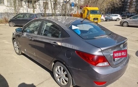 Hyundai Solaris II рестайлинг, 2011 год, 620 000 рублей, 3 фотография