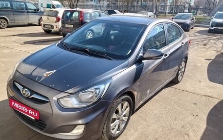 Hyundai Solaris II рестайлинг, 2011 год, 620 000 рублей, 4 фотография