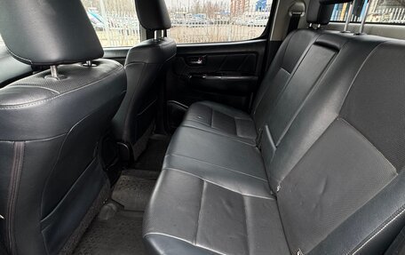 Toyota Hilux VII, 2015 год, 2 590 000 рублей, 8 фотография