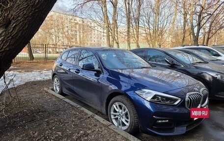 BMW 1 серия, 2020 год, 2 700 000 рублей, 3 фотография