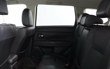 Mitsubishi Outlander III рестайлинг 3, 2017 год, 1 599 000 рублей, 13 фотография