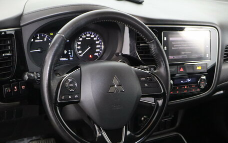 Mitsubishi Outlander III рестайлинг 3, 2017 год, 1 599 000 рублей, 9 фотография