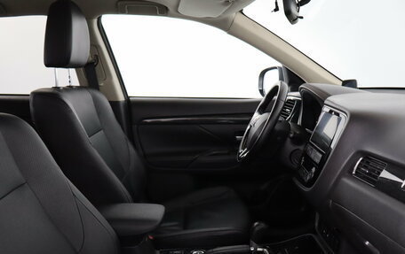 Mitsubishi Outlander III рестайлинг 3, 2017 год, 1 599 000 рублей, 12 фотография