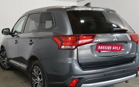 Mitsubishi Outlander III рестайлинг 3, 2017 год, 1 599 000 рублей, 4 фотография