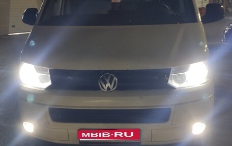 Volkswagen Transporter T5 рестайлинг, 2004 год, 730 000 рублей, 1 фотография