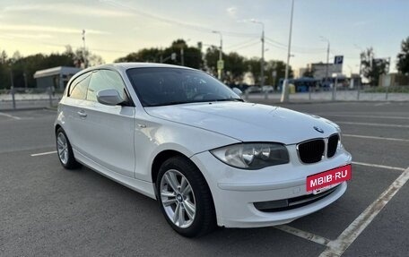 BMW 1 серия, 2011 год, 850 000 рублей, 2 фотография