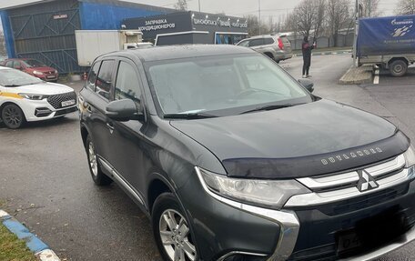 Mitsubishi Outlander III рестайлинг 3, 2016 год, 1 555 000 рублей, 2 фотография