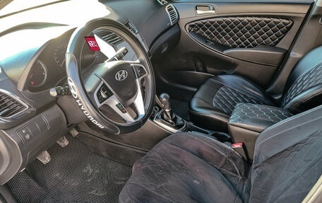 Hyundai Solaris II рестайлинг, 2016 год, 900 000 рублей, 12 фотография