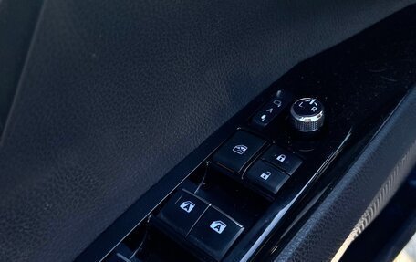 Toyota Camry, 2019 год, 2 300 000 рублей, 12 фотография