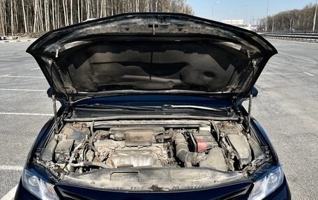 Toyota Camry, 2019 год, 2 300 000 рублей, 10 фотография