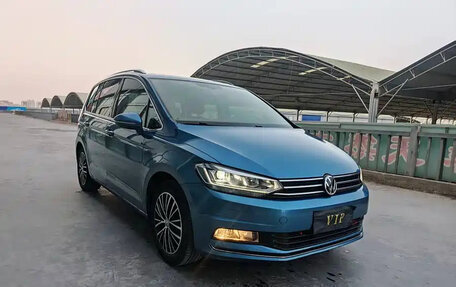 Volkswagen Touran III, 2023 год, 1 720 777 рублей, 3 фотография