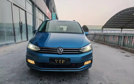 Volkswagen Touran III, 2023 год, 1 720 777 рублей, 2 фотография