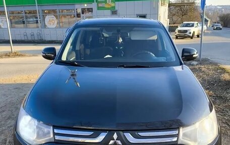 Mitsubishi Outlander III рестайлинг 3, 2013 год, 1 450 000 рублей, 3 фотография