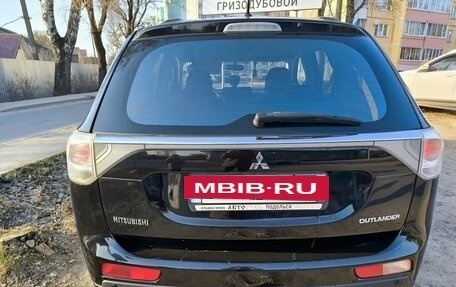 Mitsubishi Outlander III рестайлинг 3, 2013 год, 1 450 000 рублей, 2 фотография