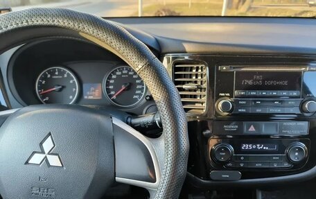 Mitsubishi Outlander III рестайлинг 3, 2013 год, 1 450 000 рублей, 8 фотография